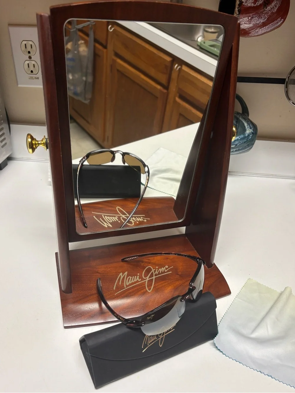 Maui Jim Men’s Sunglasses Brown Frame with Gray Lenses & Maria excellent quality